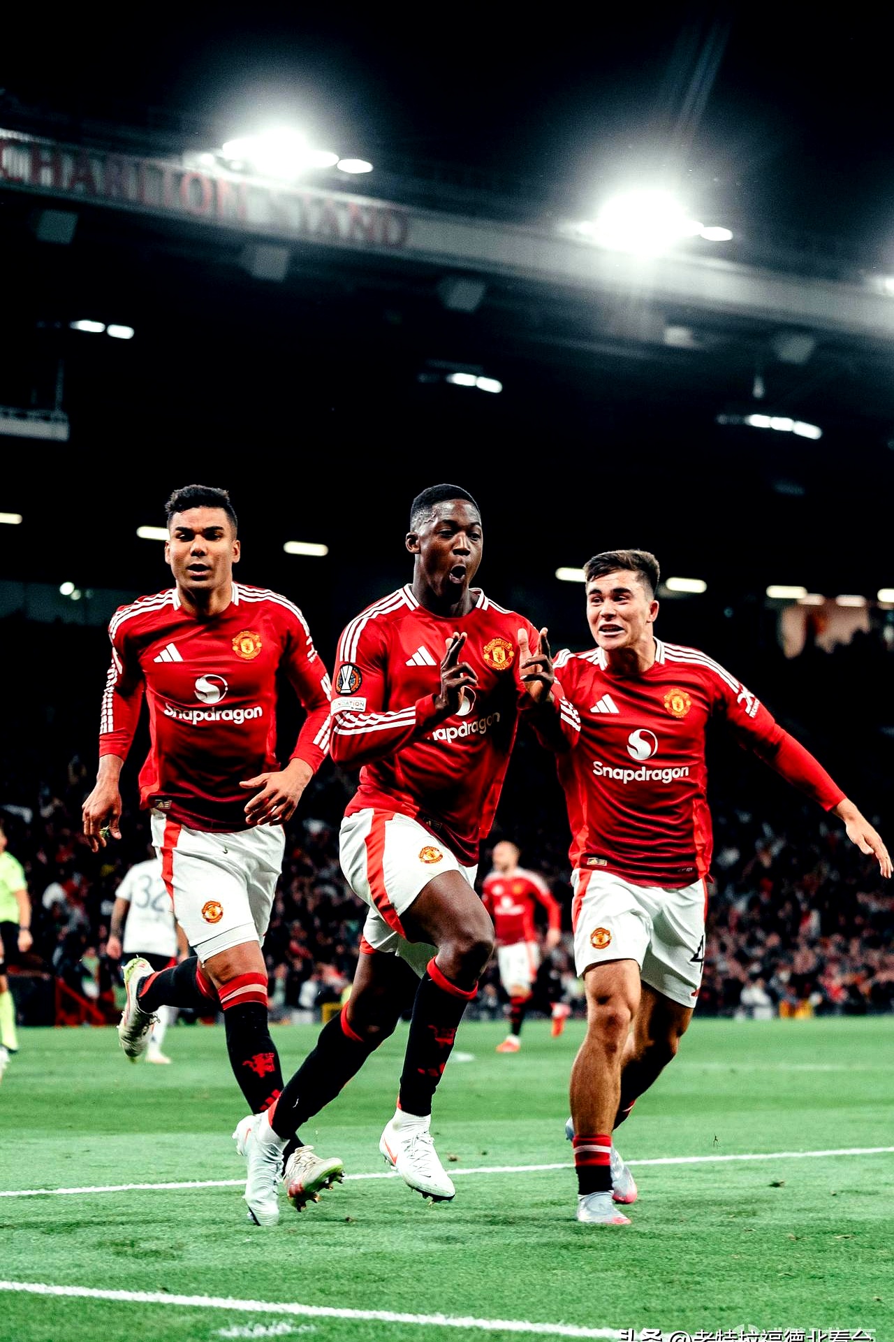 今晚体能课后,曼联遗憾出局备战德国杯,赛场秩序良好,身体对抗强度拉满 今晚体能课后,曼联遗憾出局备战德国杯,赛场秩序良好,身体对抗强度拉满