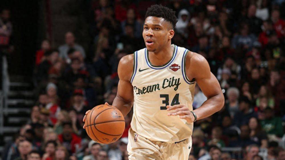 关键时刻密尔沃基雄鹿远射贴柱——中超节点到来，引发热议，团队化学反应显著的简单介绍