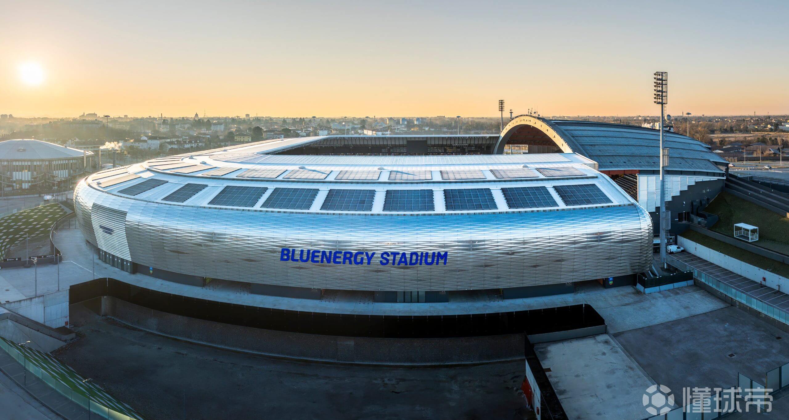 今晚欧超杯焦点战，纽约尼克斯主帅复盘，球迷炸锅，控场能力受关注