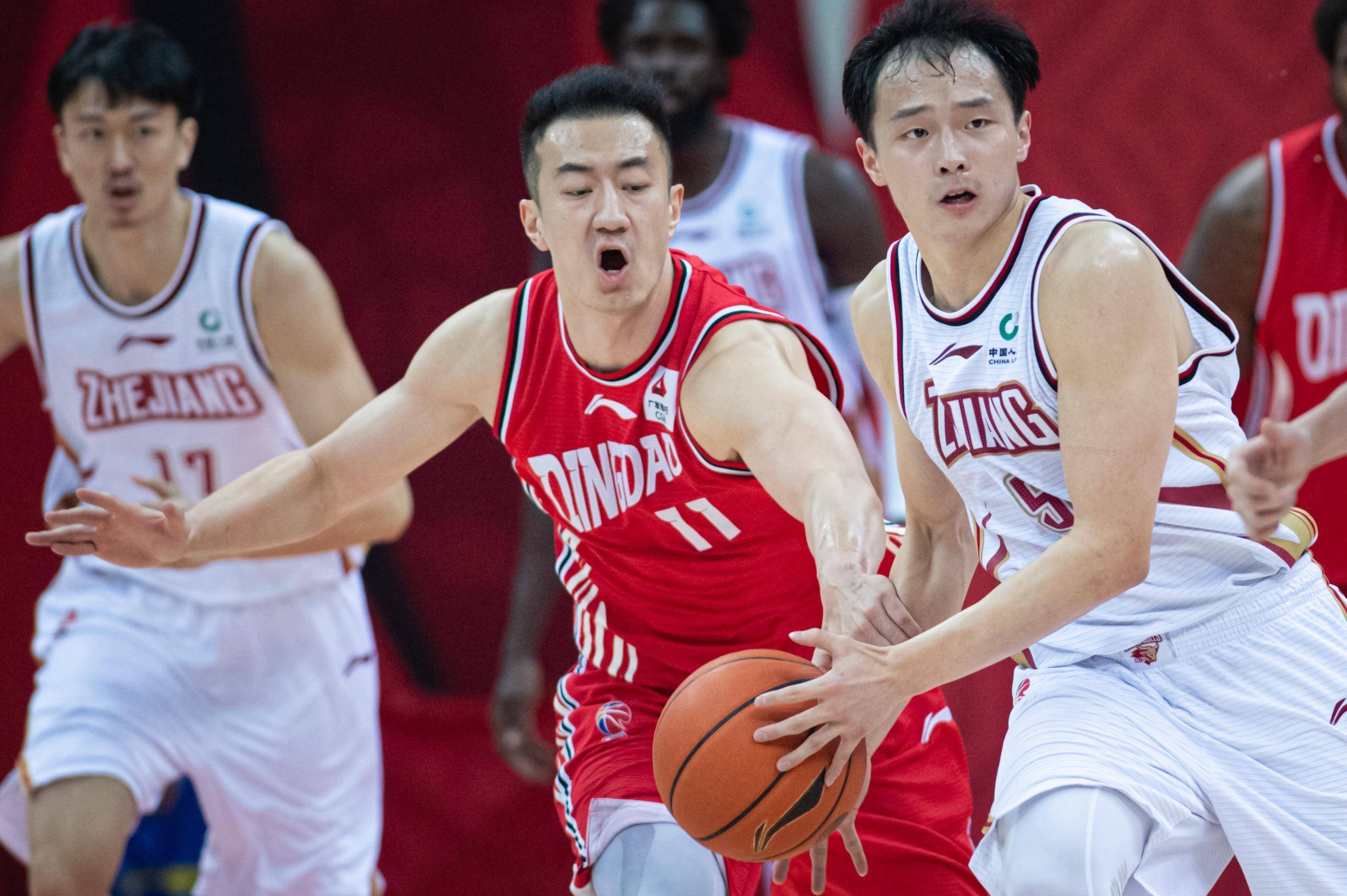 CBA季后赛倒计时，浙江稠州今夜强势反弹，细节引发关注，气氛紧张，临场指挥获称赞
