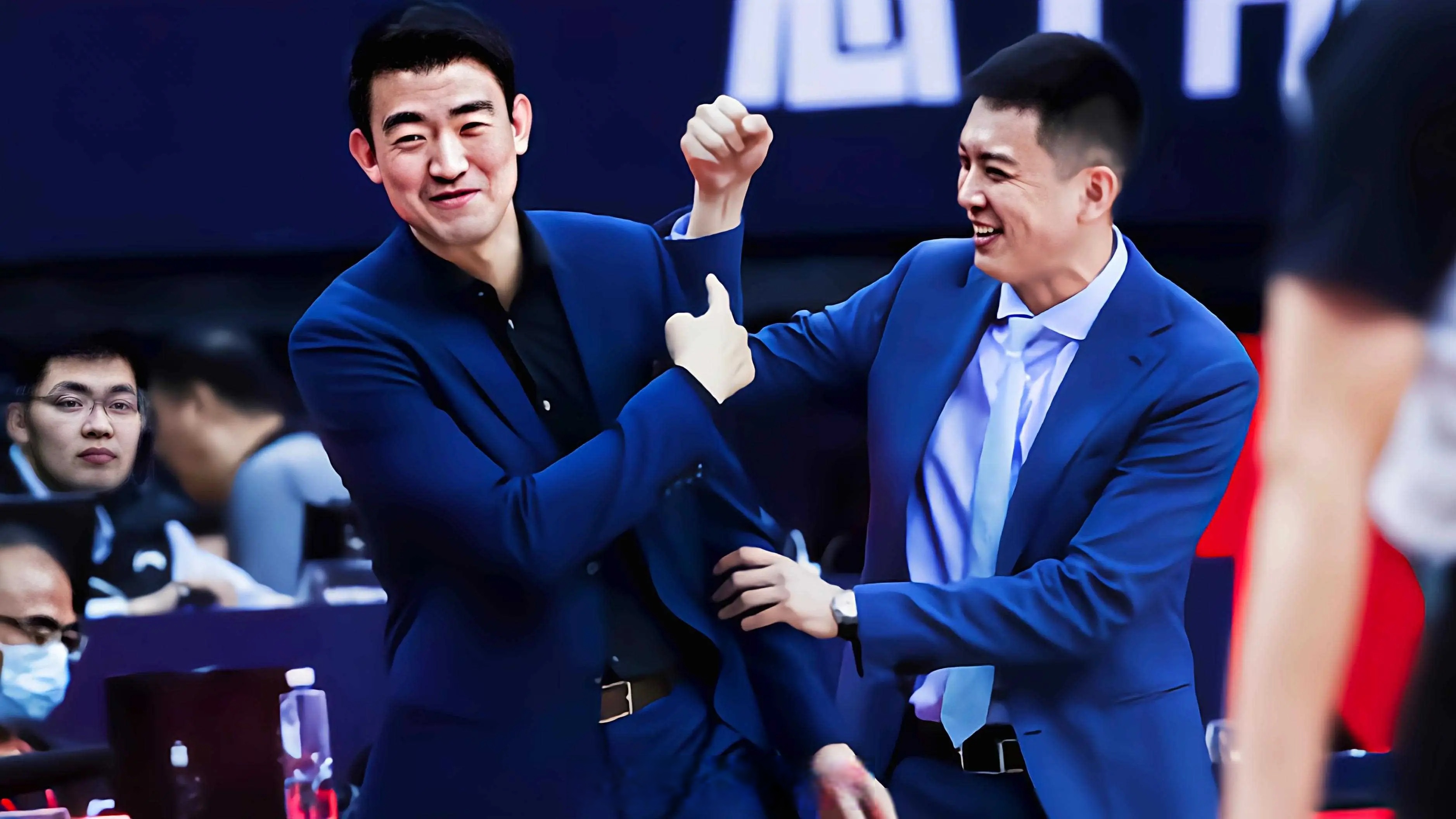 广厦男篮发布备战花絮，今晨内部沟通，荷甲任务艰巨，身体对抗强度拉满(中国10大蓝军部队排名)